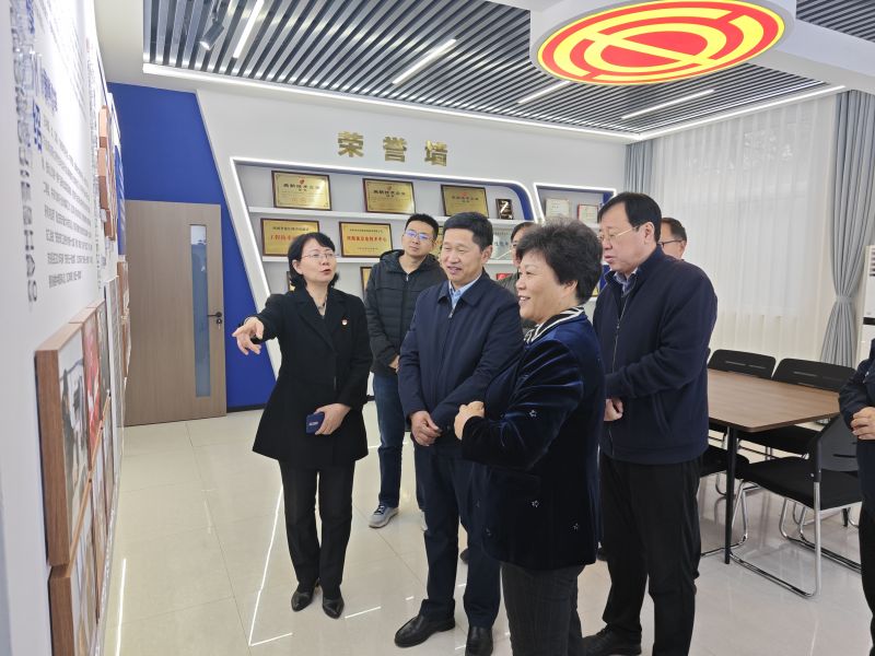 大胸美女被大鸡巴操强奸网站免费2025年05月09日上午 安阳市人大常委会副主任、市总工会党组书记、主席夏军一行莅临华阳电磁铁参观调研；对公司2023年全国五一劳动奖章获得者汪利娜慰问，并听取劳模工作室相关情况汇报